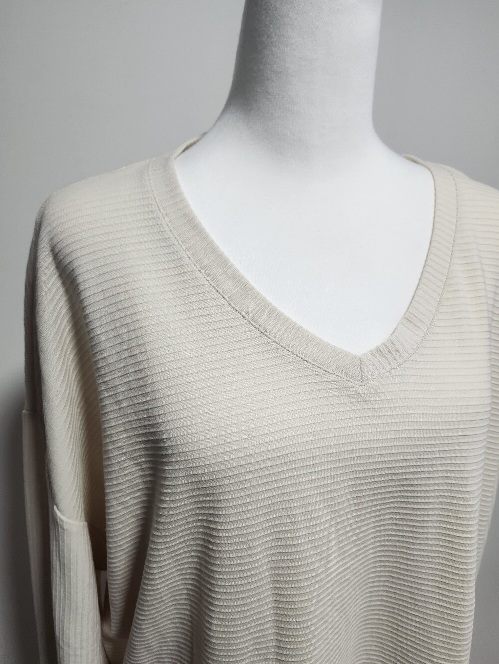 Ellen Tracy Cream Ribbed Knit Top - Picture 2 of 9